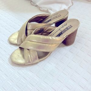 NEW NEVER WORN | Amuse Society x Matisse Shine On Metallic Gold Chunky Heel